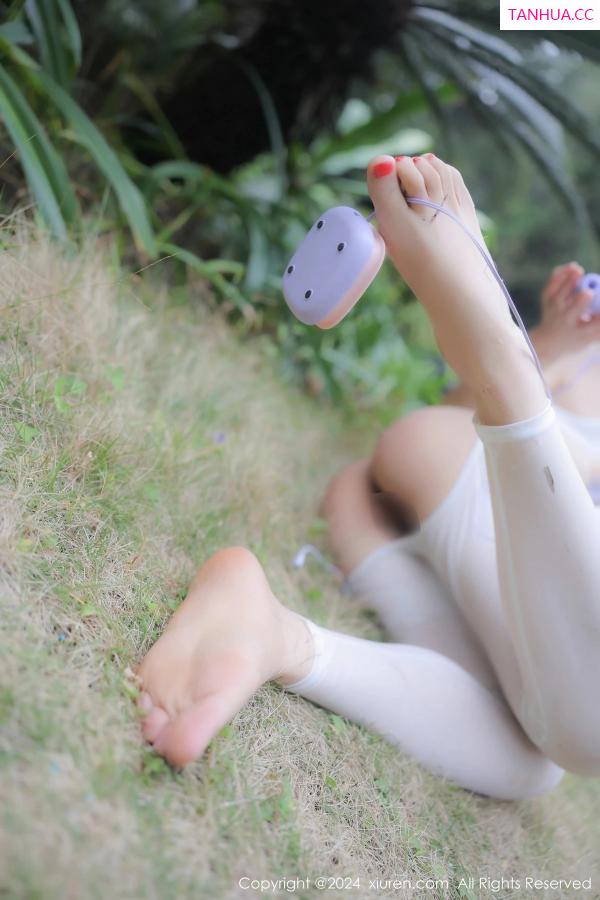   [XiuRen]高清写真图 2024.02.23 No.8132 桃妖夭 新人美腿第67张图片